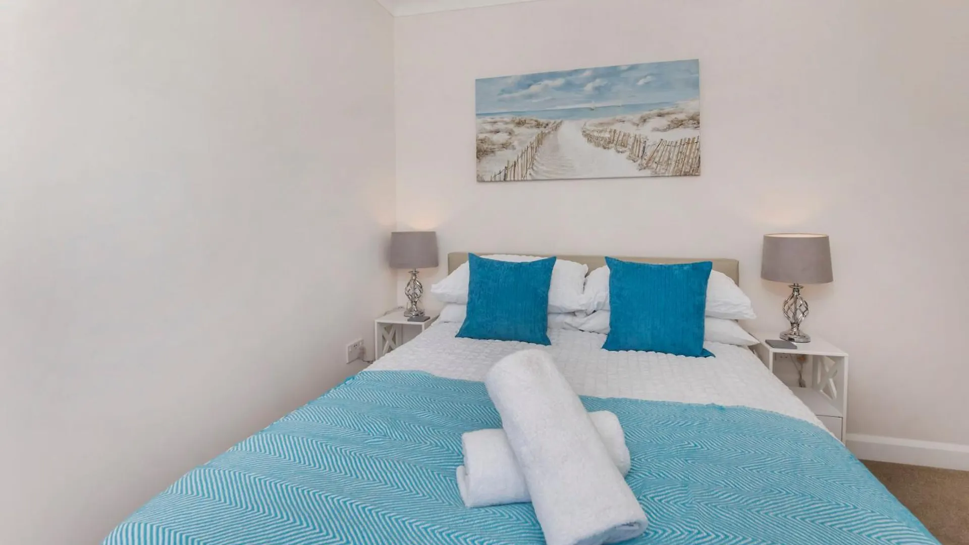 The Burton York 3 Bedroom House Sleeps 6 0*,