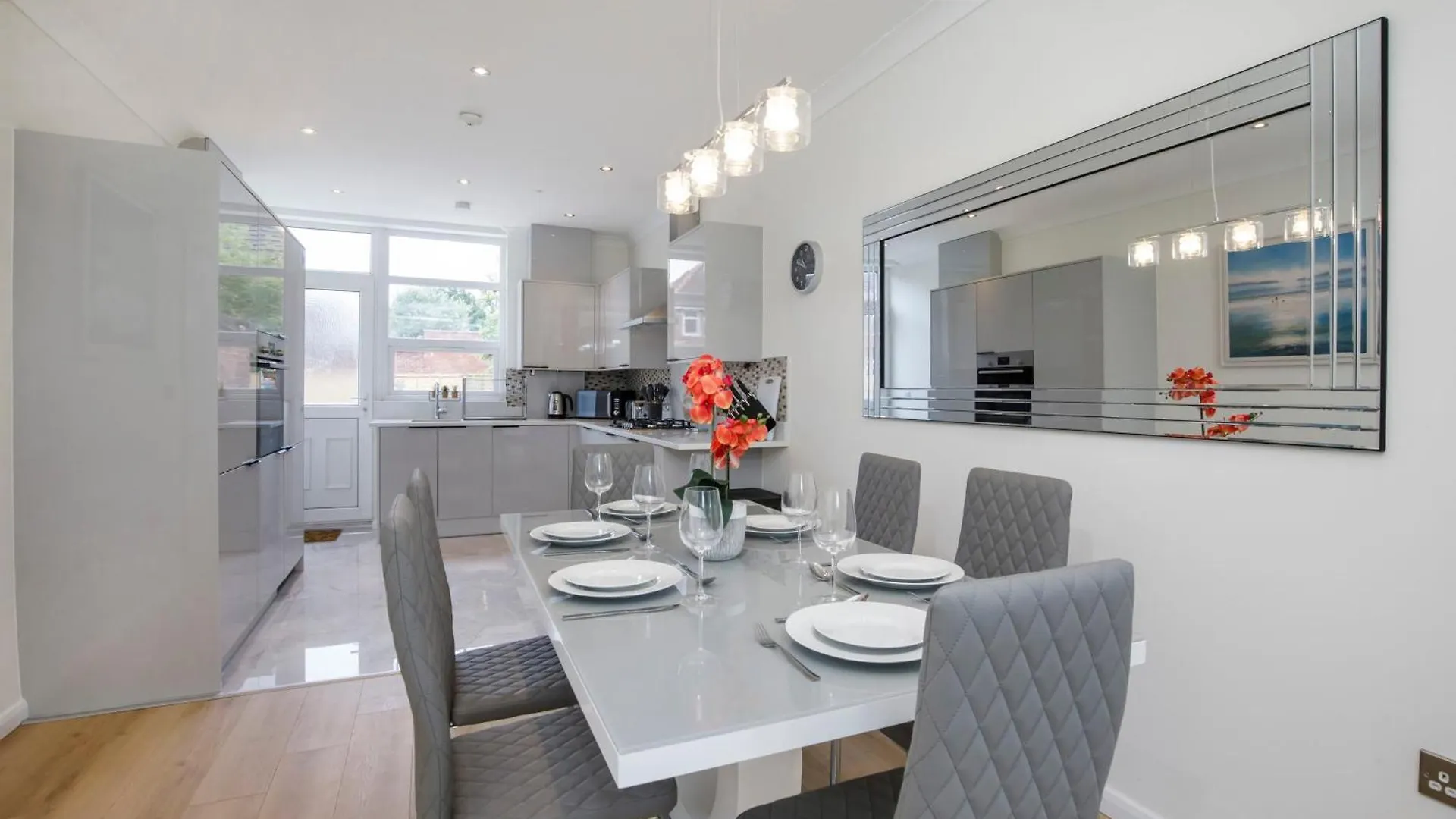 The Burton York 3 Bedroom House Sleeps 6